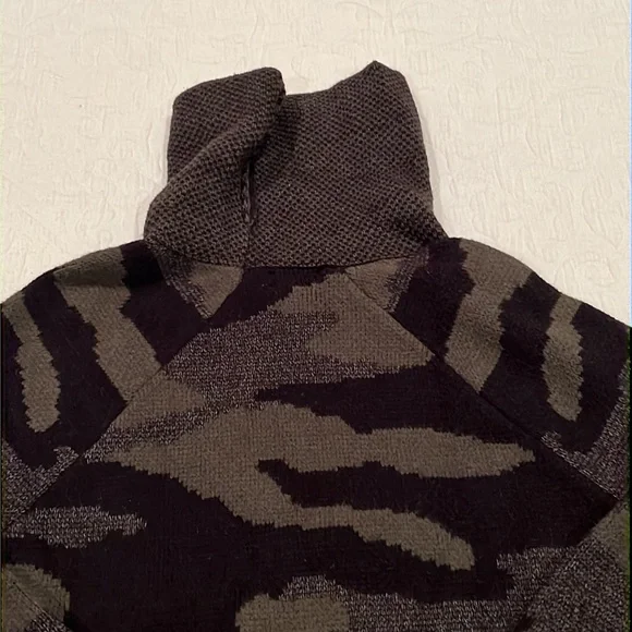 New Direction sweater - Picture 3 of 4